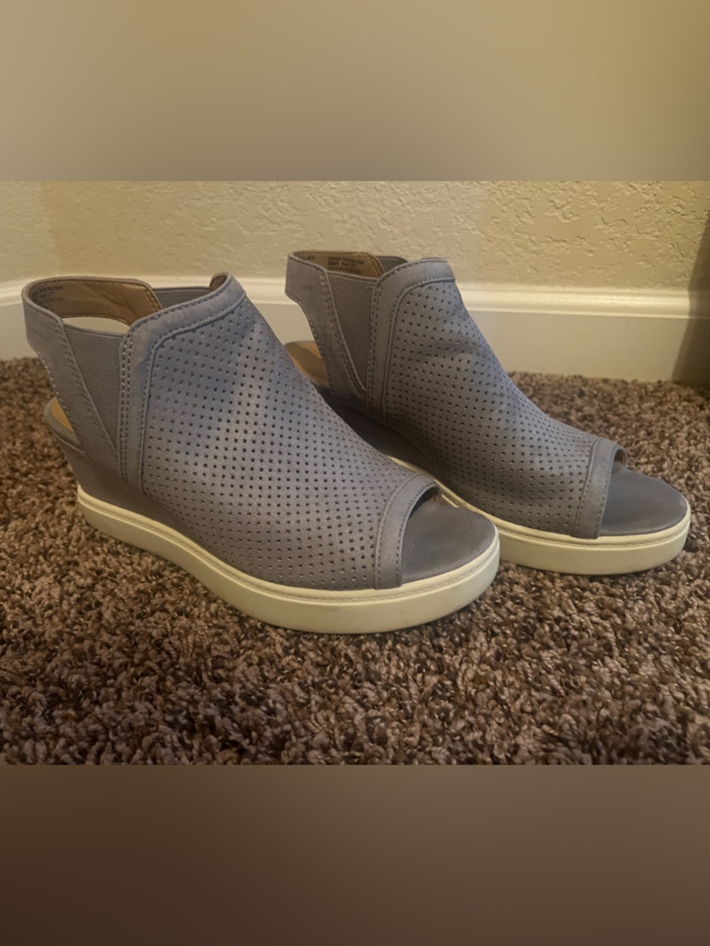 Perforated Open-Toe Wedge Sneakers in Light Gray